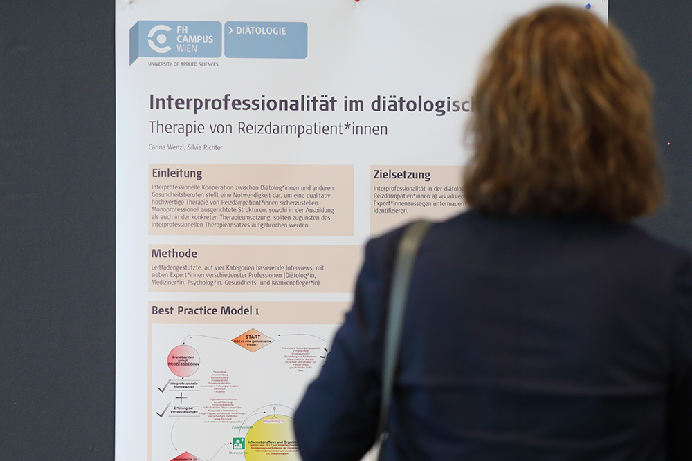 Ansicht eines Plakats am FH Campus Wien zur Interprofessionalität im diätologischen Setting
